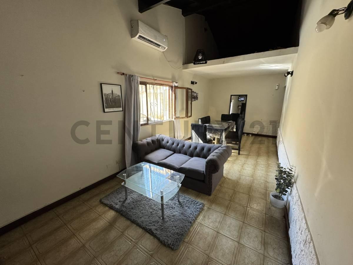 Venta Hermosa Casa en Moreno - 3 Ambientes – 3