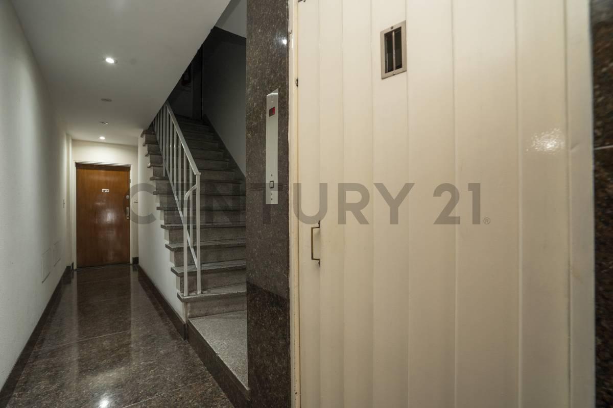 Venta Caballito 5 Ambientes con Balcón Terraza en Esquina, Muy Luminoso. Baulera 1