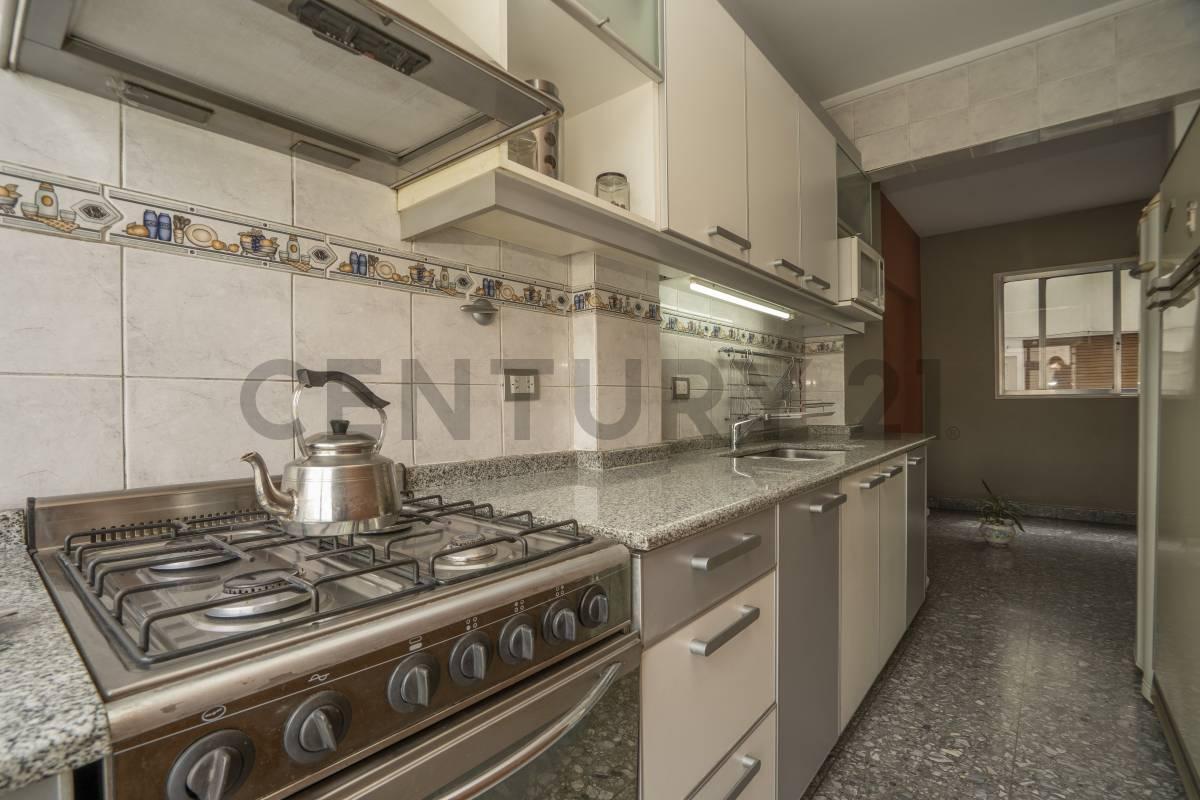 Venta Caballito 5 Ambientes con Balcón Terraza en Esquina, Muy Luminoso. Baulera 3