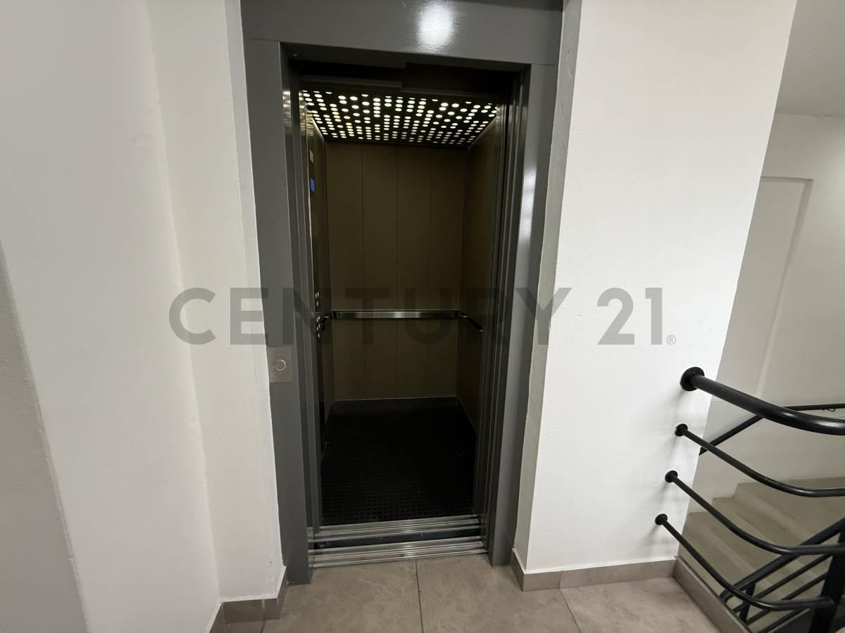 Venta Departamento 3 Amb con Cochera - Balcón y Terraza Propia 2