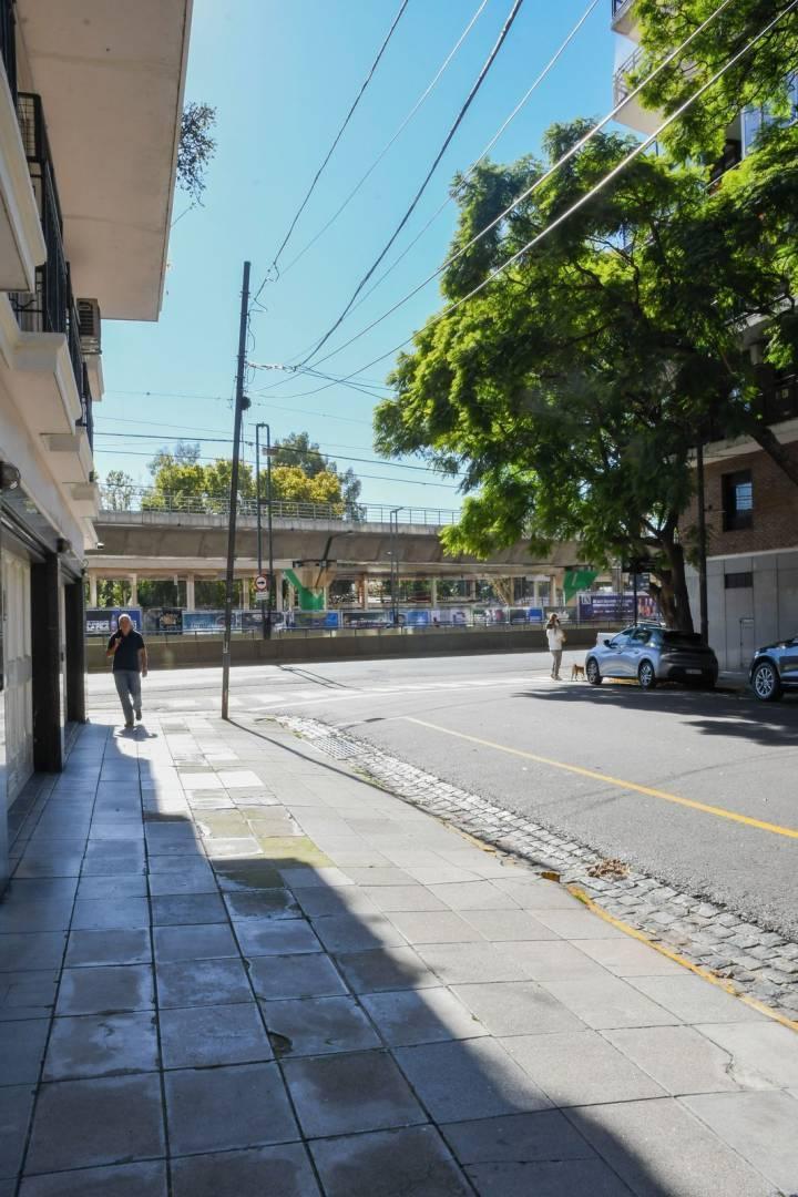 VENTA DEPARTAMENTO TRES AMBIENTES CAÑITAS CON PATIO