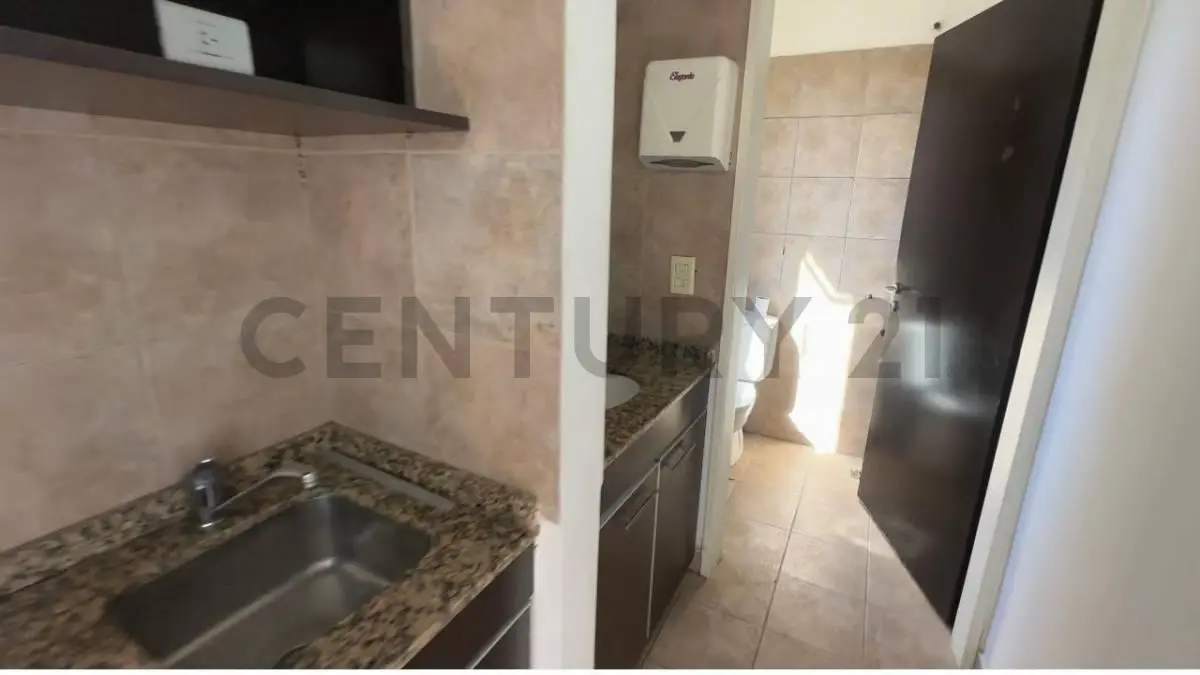 VENTA OFICINA   40M2 CON COCHERA CON RENTA en  VTE LÓPEZ a metros de Av. Libertador y Gral 3