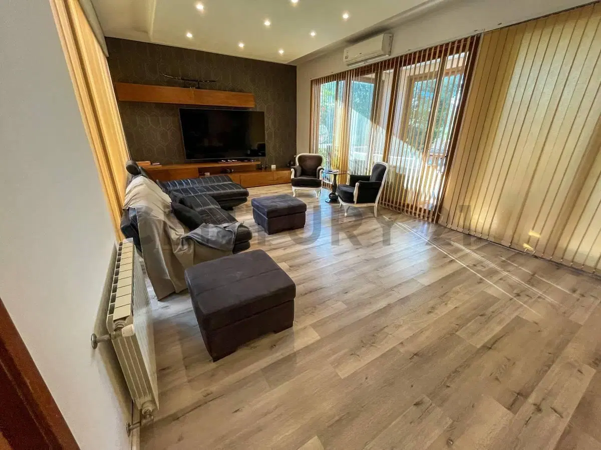 VENTA CASA EN ST THOMAS ESTE-OESTE 6 AMBIENTES CON 3 DORM. SUITE Y 2 DORM. C/BAÑO COMPARTIDO 8