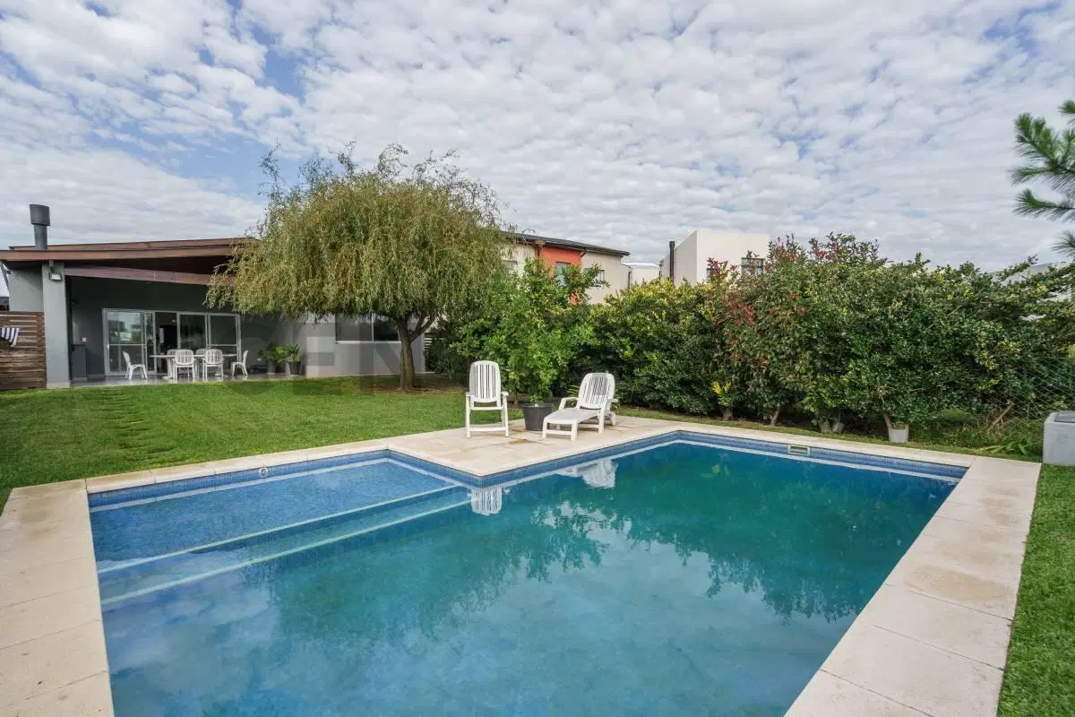 Casa 4 amb. en Santa Elena - Pilar del Este - Fondo Libre,  cul-de-sac, pileta - Impecable 5