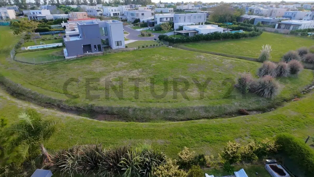 Casa 4 amb. en Santa Elena - Pilar del Este - Fondo Libre,  cul-de-sac, pileta - Impecable 2