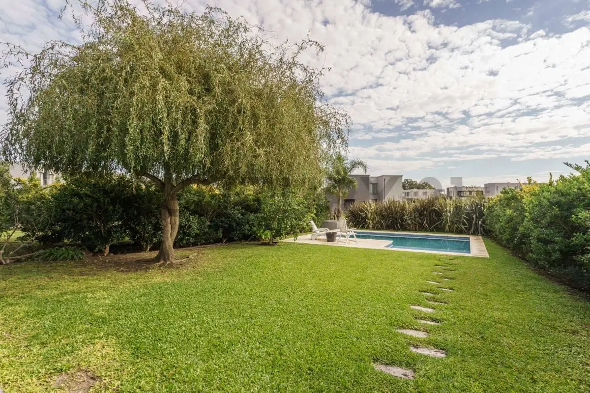 Casa 4 amb. en Santa Elena - Pilar del Este - Fondo Libre,  cul-de-sac, pileta - Impecable 3