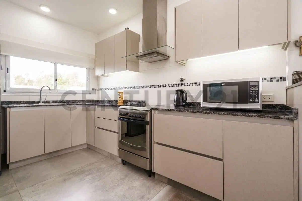 Casa 4 amb. en Santa Elena - Pilar del Este - Fondo Libre,  cul-de-sac, pileta - Impecable 4