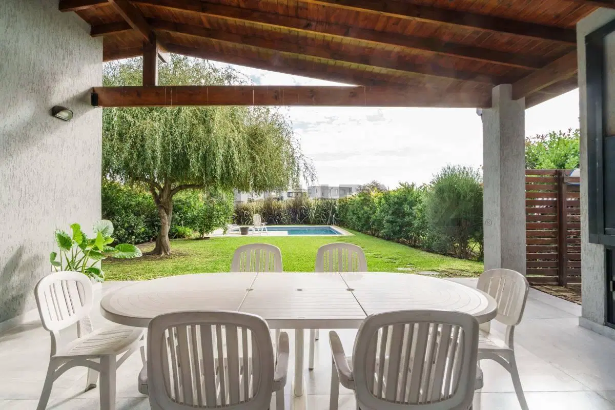 Casa 4 amb. en Santa Elena - Pilar del Este - Fondo Libre,  cul-de-sac, pileta - Impecable 4