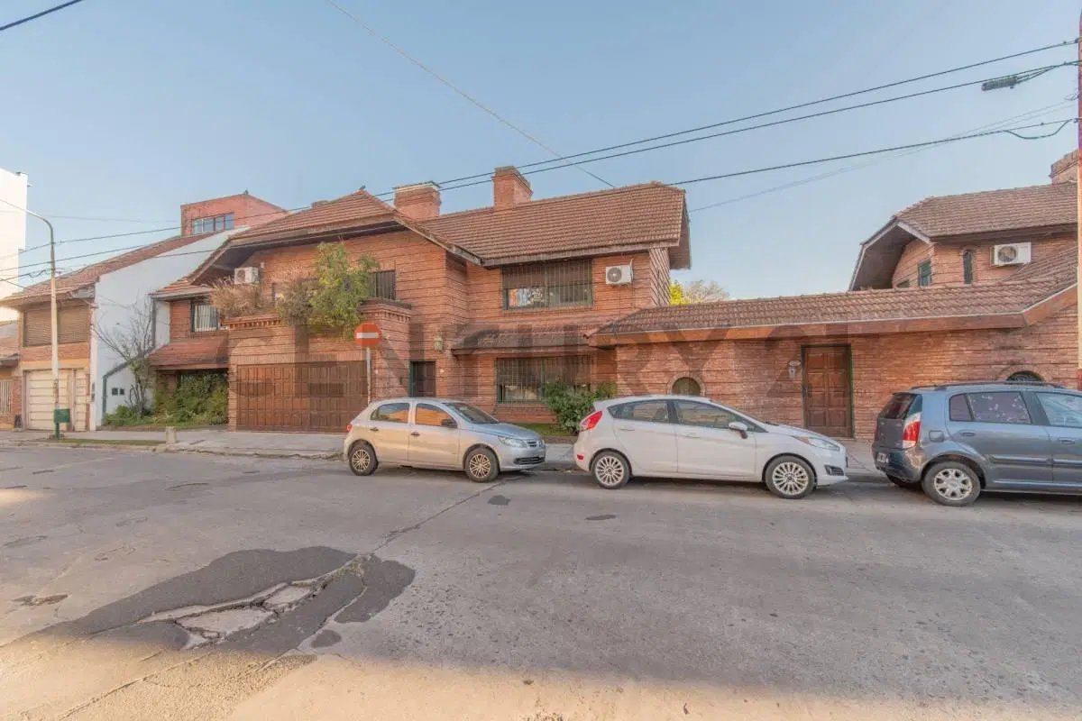 VENTA CASA 5 AMBIENTES , HAEDO 4