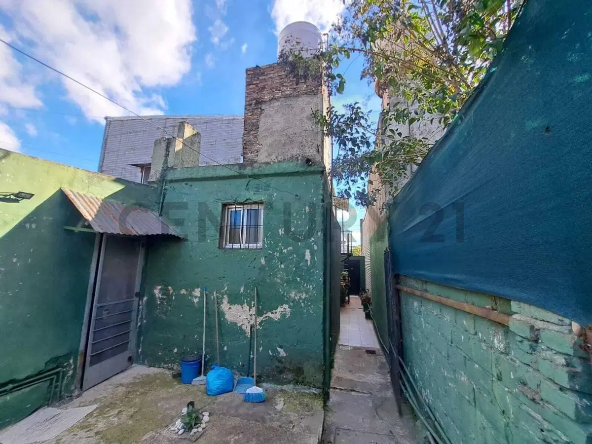 LOTE EN VENTA EN CRUCECITA-AVELLANEDA CON EDIFICACION A RECICLAR 2