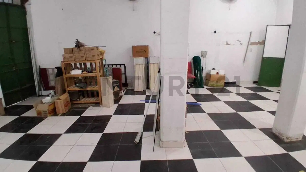 Venta local comercial en Almagro 8