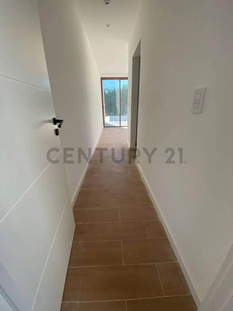 CASA MINIMALISTA CON PILETA 4