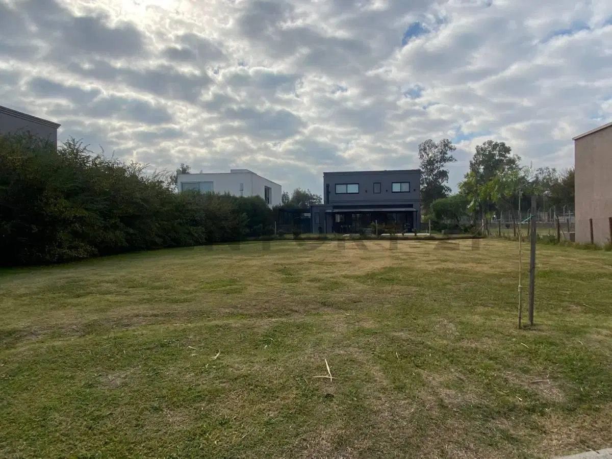 LOTE CENTRAL EN SANTA EMILIA 3