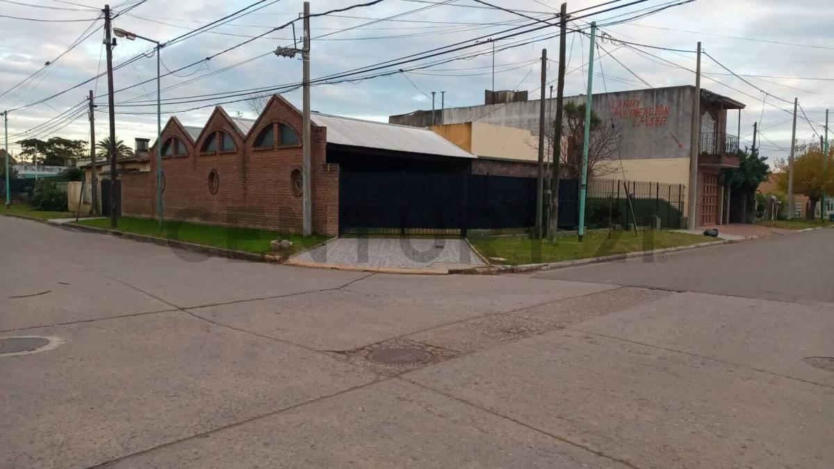 VENTA EN BLOCK 3 DEPTOS Y ESPACIO LIBRE