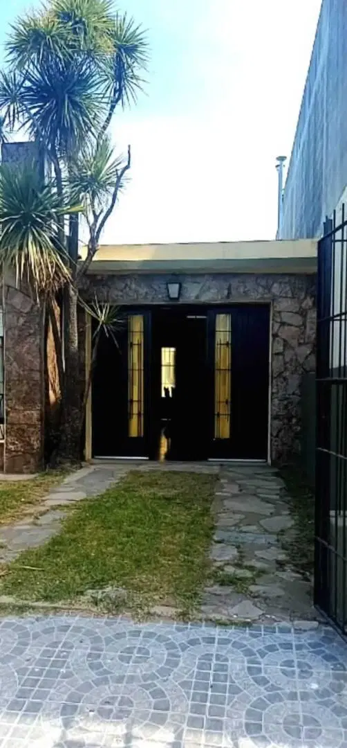 VENTA EN BLOCK 3 DEPTOS Y ESPACIO LIBRE 2
