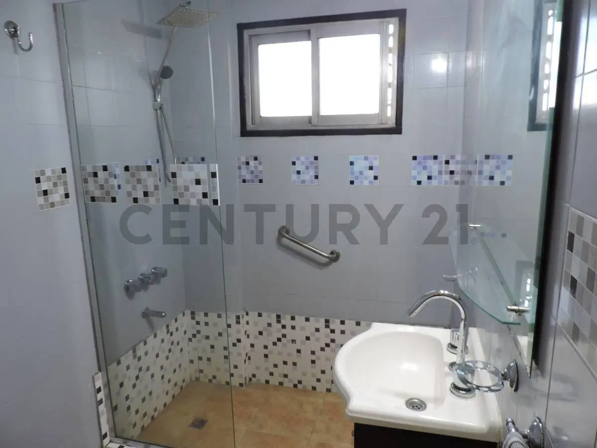 Venta departamento 4 ambientes Avellaneda 5