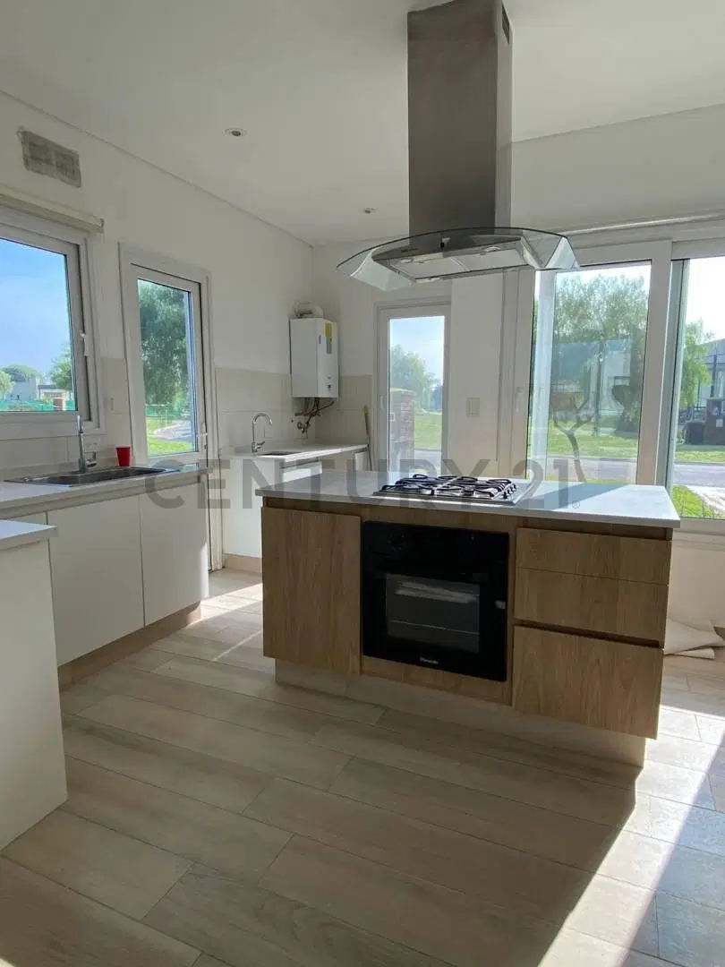 CASA CON PILETA PARQUIZADA EN SAN RAMON 8
