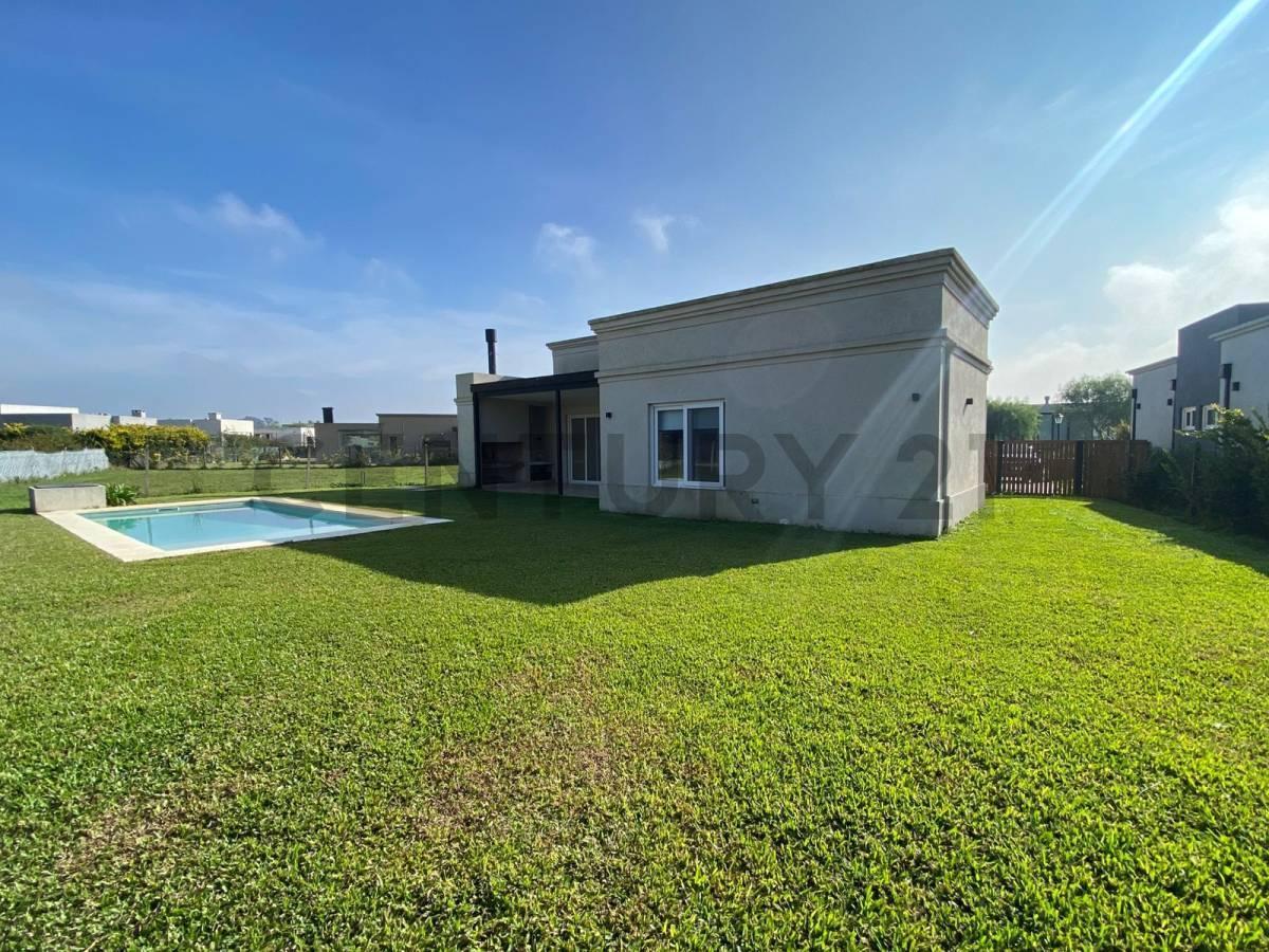 CASA CON PILETA PARQUIZADA EN SAN RAMON