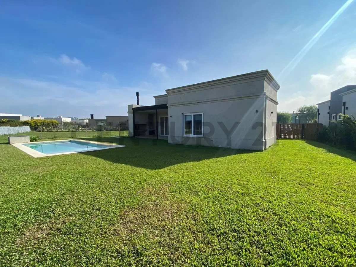 CASA CON PILETA PARQUIZADA EN SAN RAMON 4