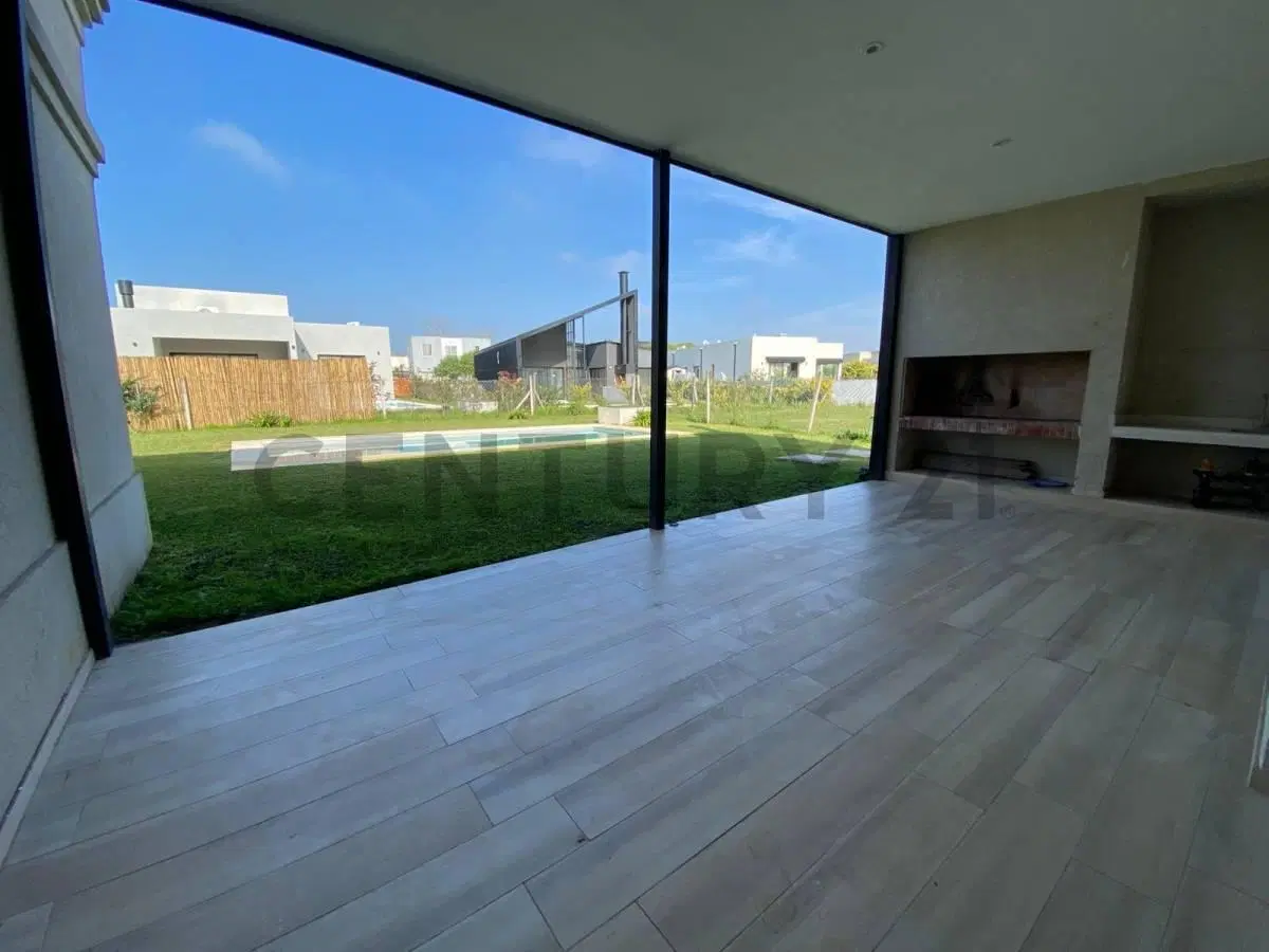 CASA CON PILETA PARQUIZADA EN SAN RAMON 5