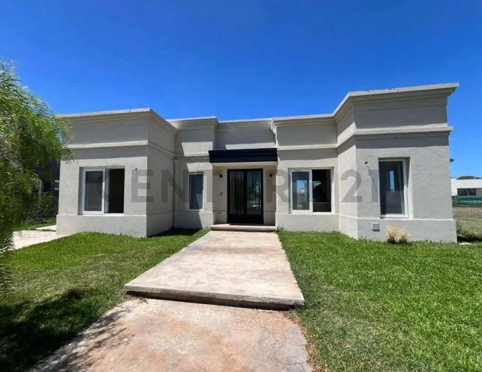CASA CON PILETA PARQUIZADA EN SAN RAMON 2