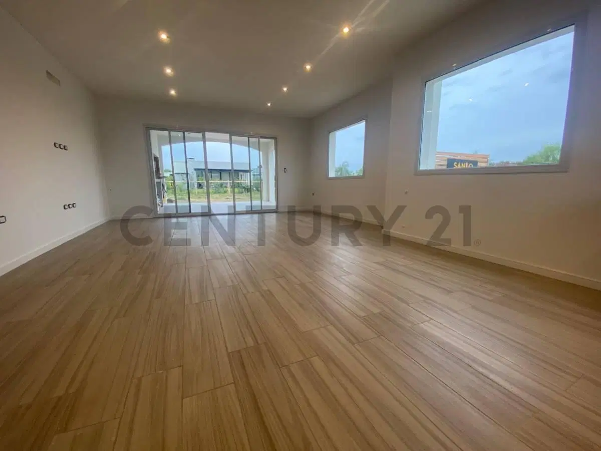 CASA EN UNA PLANTA DE ESTILO 8