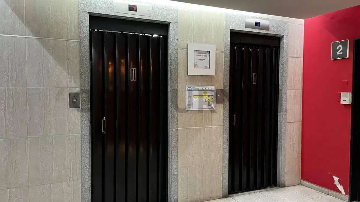 VENTA OFICINA EN BARRIO MONSERRAT MUY CERCA DE AVENIDA 9 DE JULIO 5