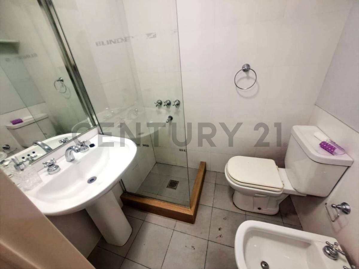 Foto de ALQUILER MONOAMBIENTE EN RECOLETA-PISO ALTO AL FRENTE CON BALCON Y, imagen 3