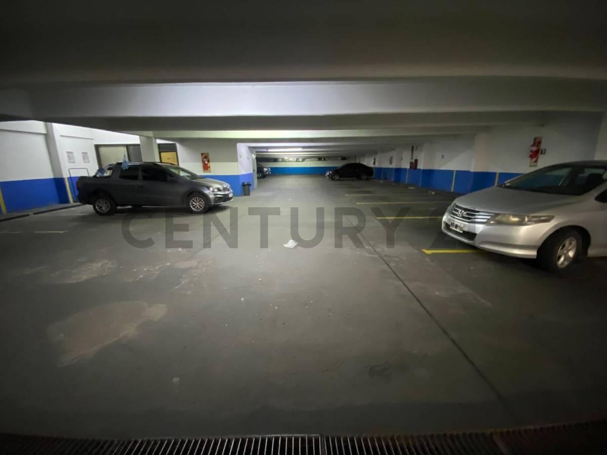 Foto de Garage en funcionamiento con capacidad para 120 vehículos y excelente, imagen 4