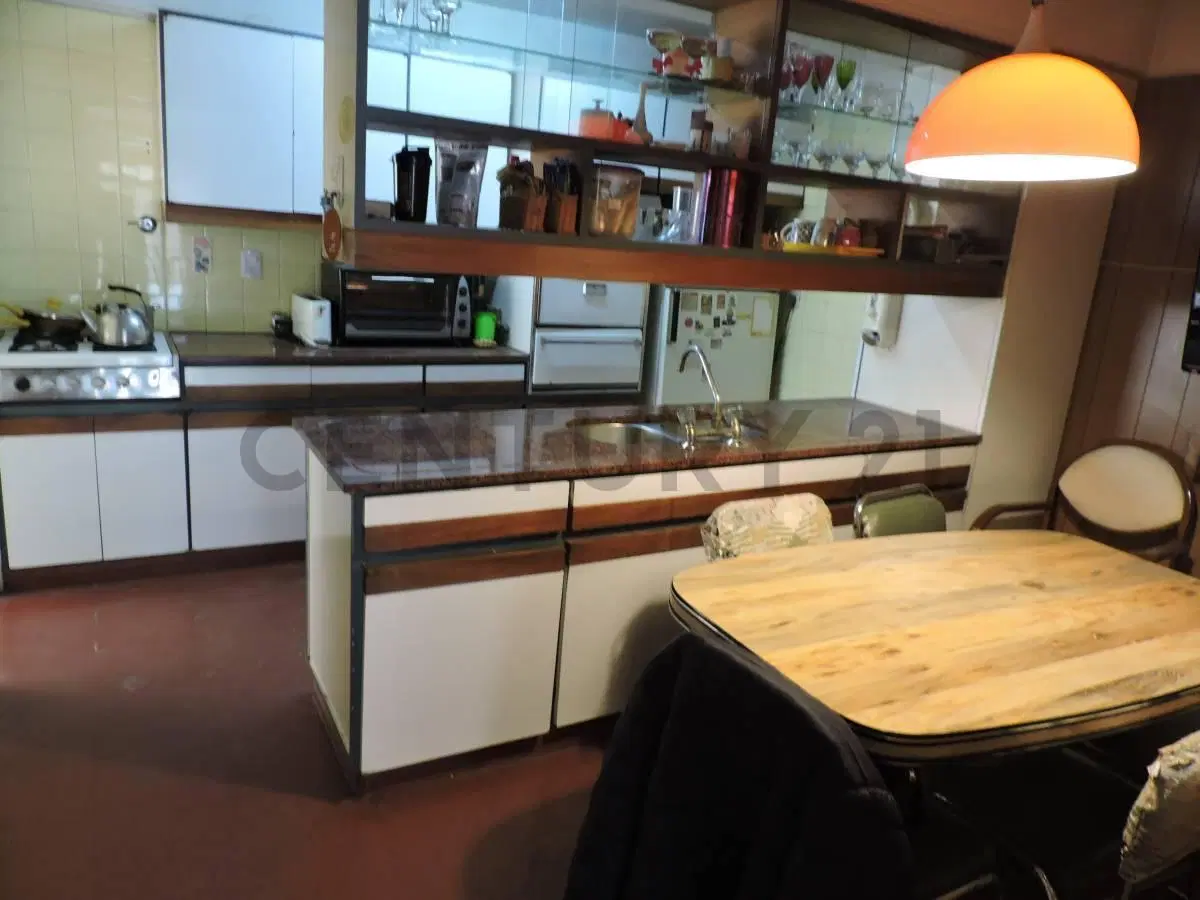 Venta departamento 5 ambientes con cochera en Caballito 8