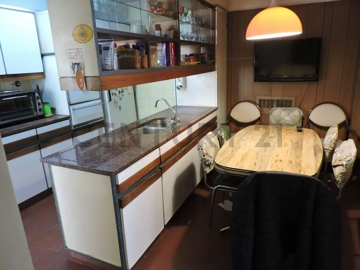 Venta departamento 5 ambientes con cochera en Caballito 5