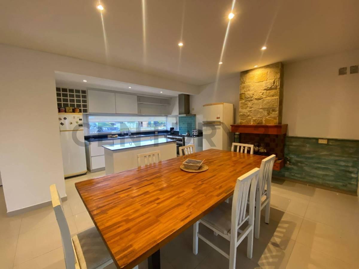Foto de CASA CON PILETA PARQUIZADA EN ALQUILER, imagen 1