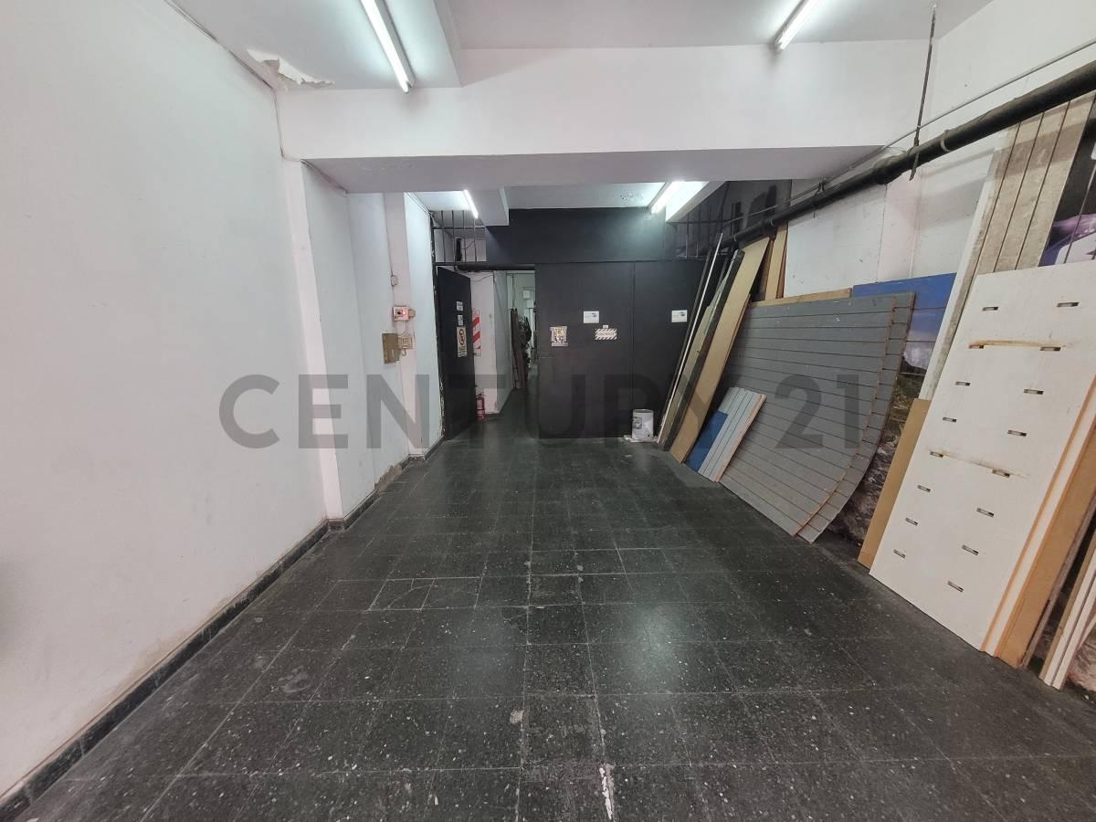 Foto de Local Comercial en Once con Subsuelo/depóstio a metros de Av.Corrientes, imagen 3