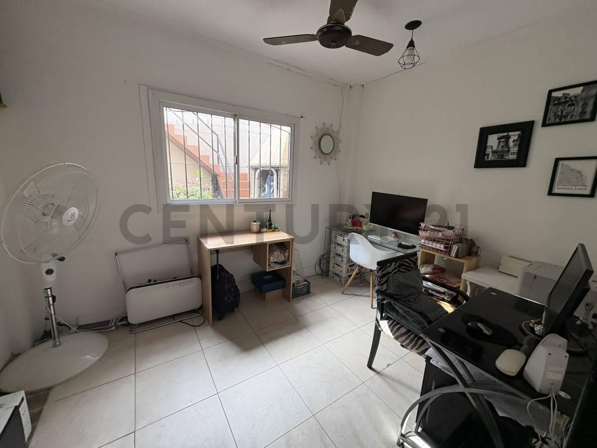 Foto de VENTA PH TRIPLEX 4 AMBIENTES EN PARQUE CHAS C/ COCHERA Y TERRAZA, imagen 5