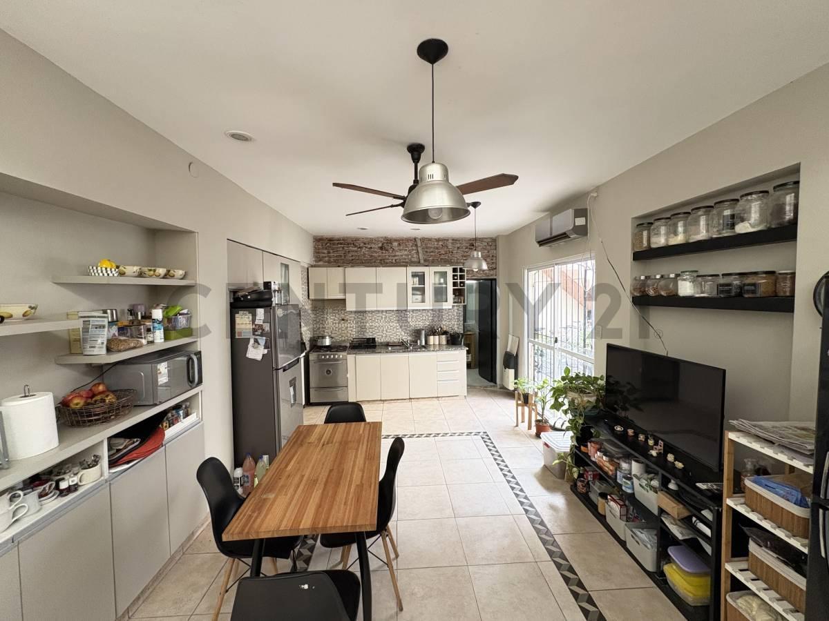Foto de VENTA PH TRIPLEX 4 AMBIENTES EN PARQUE CHAS C/ COCHERA Y TERRAZA, imagen 4