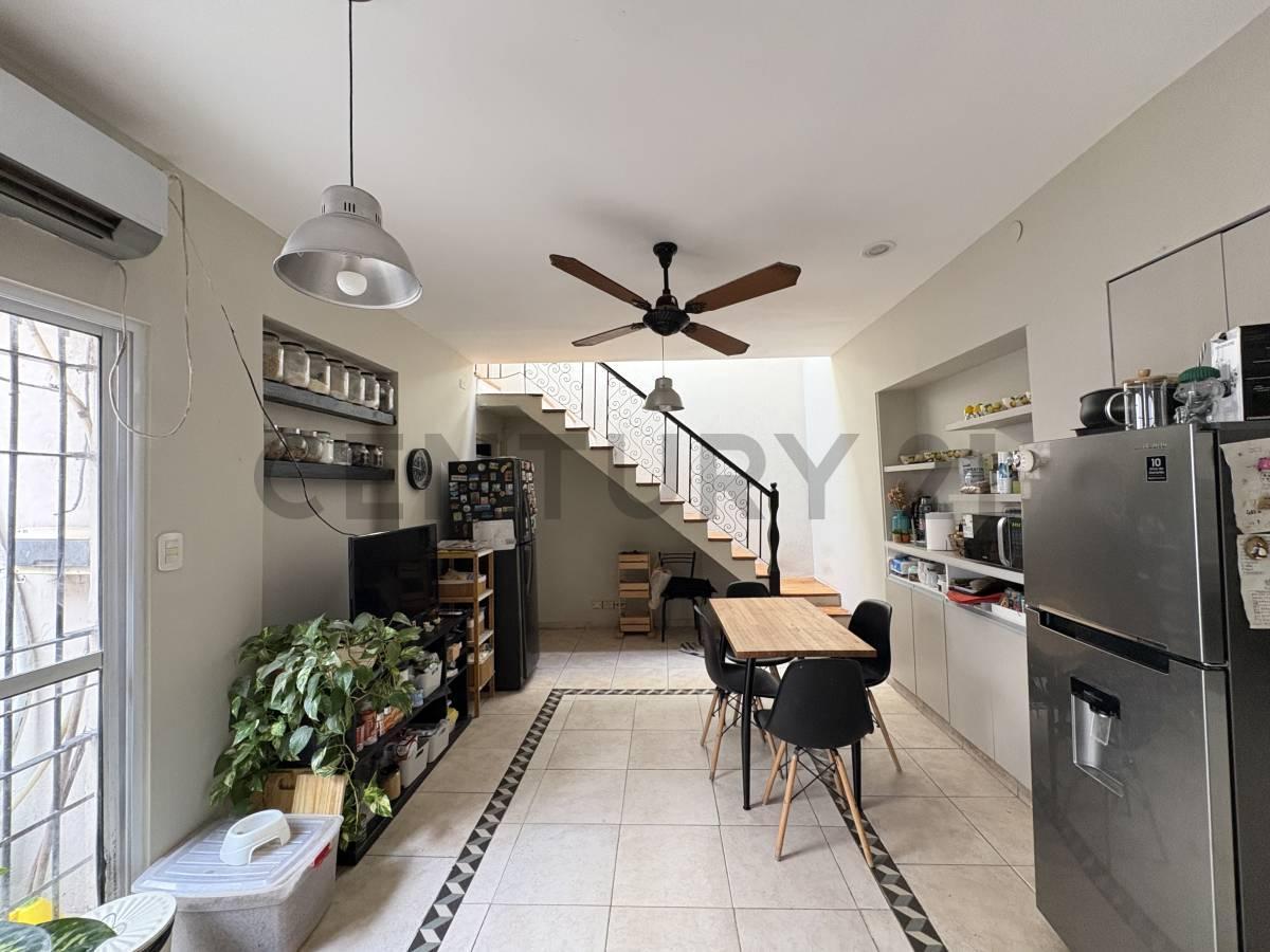 Foto de VENTA PH TRIPLEX 4 AMBIENTES EN PARQUE CHAS C/ COCHERA Y TERRAZA, imagen 3