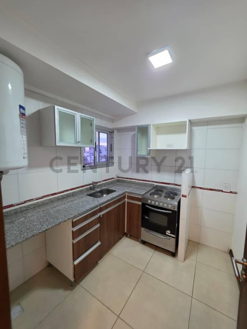 Foto de VENTA TRES AMBIENTES PISO 11 EN MONSERRAT, imagen 3