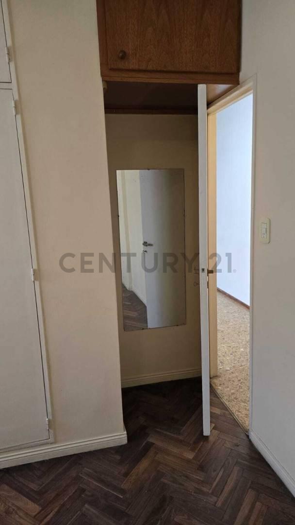Foto de AMPLIO DEPARTAMENTO DOS AMBIENTES CABALLITO EXCELENTE UBICACION. PISO, imagen 4