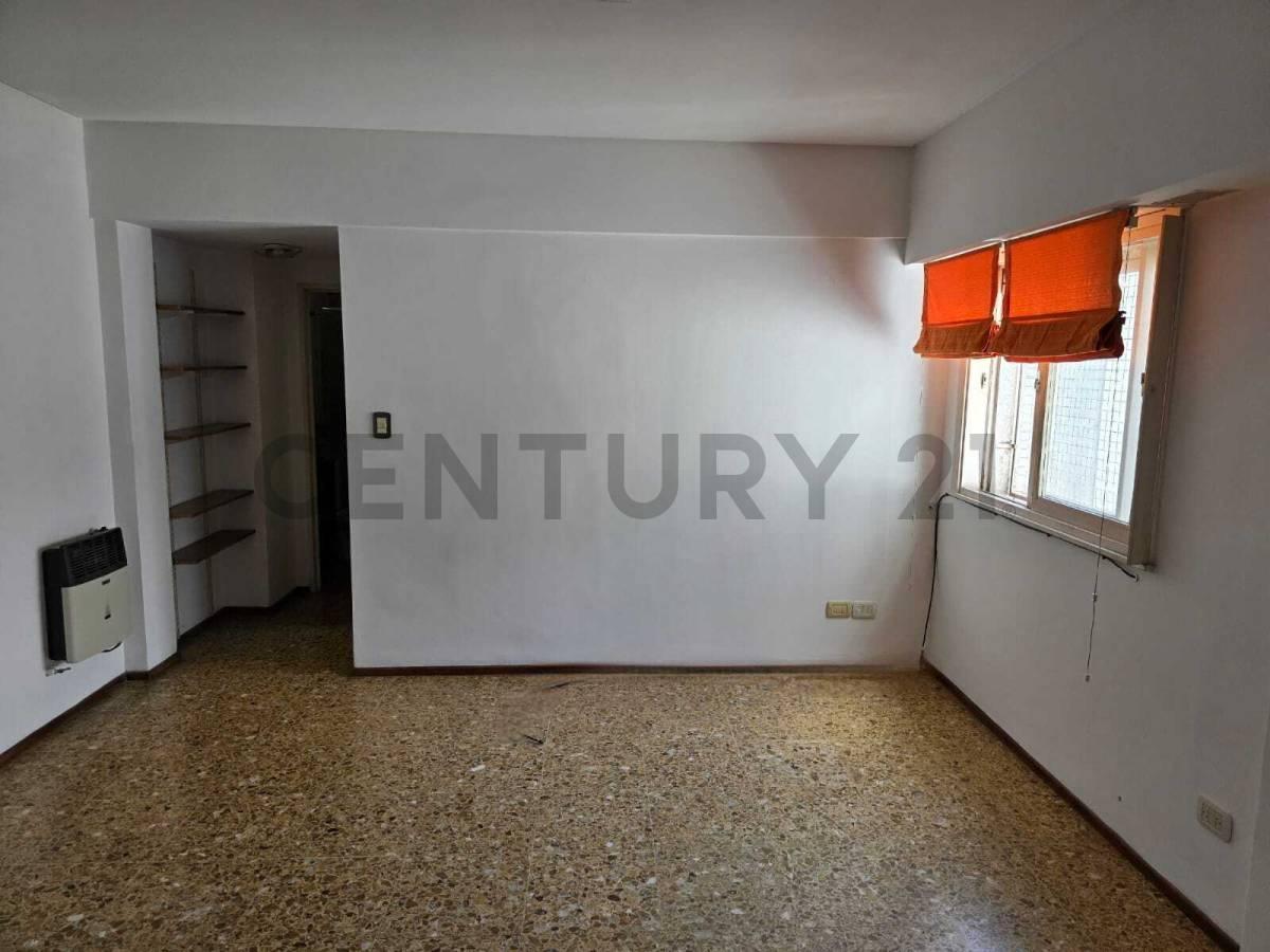 Foto de AMPLIO DEPARTAMENTO DOS AMBIENTES CABALLITO EXCELENTE UBICACION. PISO, imagen 2
