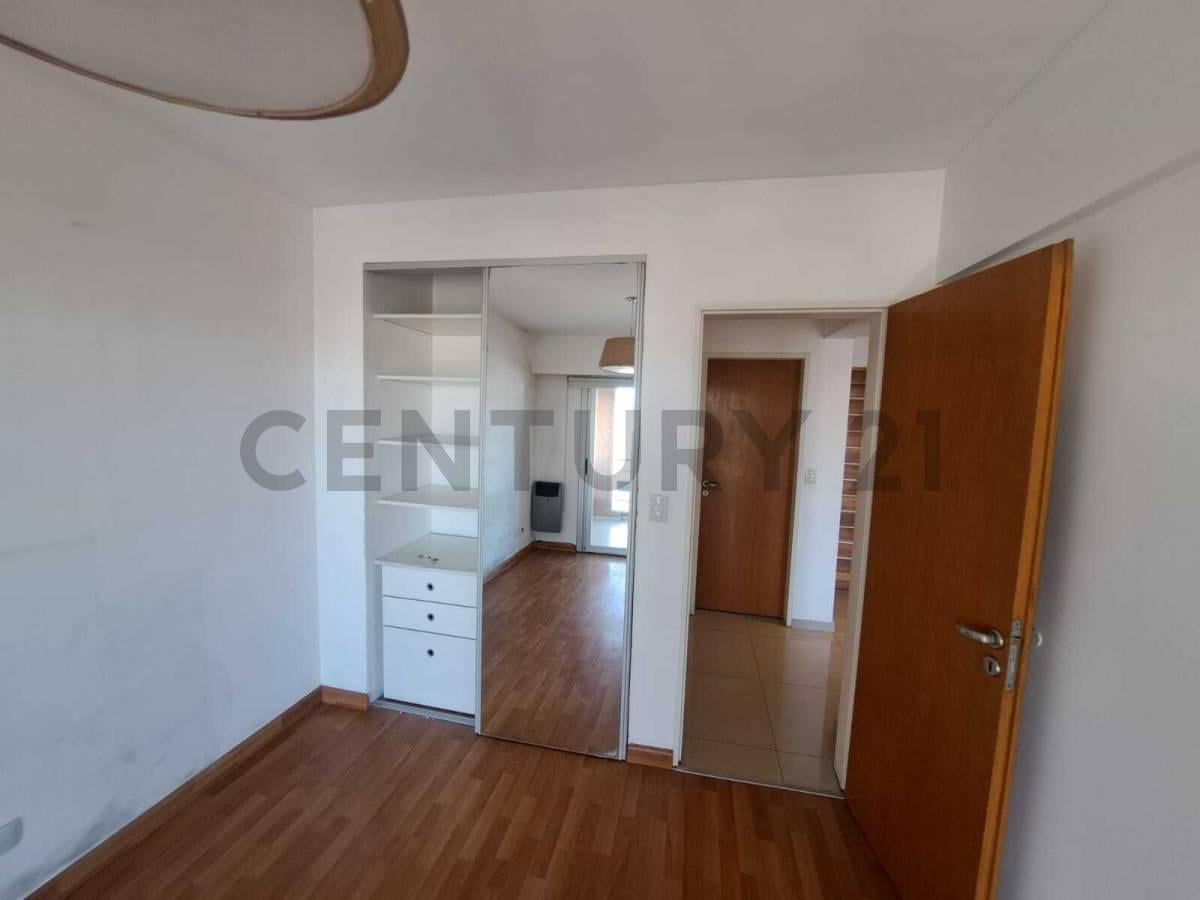 Foto de ALQUILER | 2 AMBIENTES CON AMPLIO BALCÓN Y COCHERA | MORENO CENTRO, imagen 3