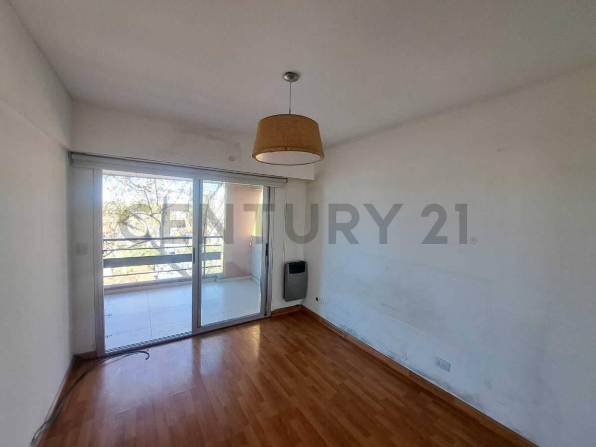 Foto de ALQUILER | 2 AMBIENTES CON AMPLIO BALCÓN Y COCHERA | MORENO CENTRO, imagen 1