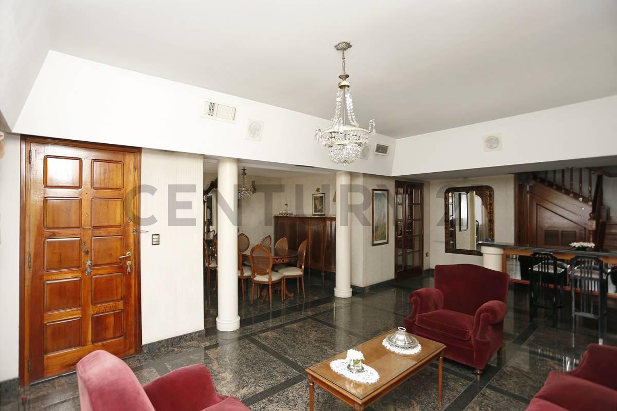 Foto de HERMOSA CASA EN VENTA EN MORENO CENTRO CON DETALLES DE CATEGORIA -APTA, imagen 2