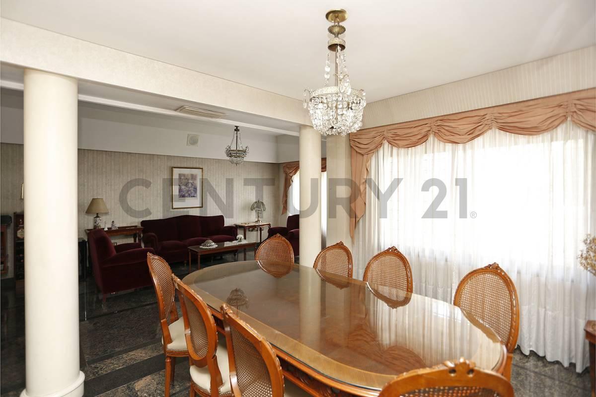 Foto de HERMOSA CASA EN VENTA EN MORENO CENTRO CON DETALLES DE CATEGORIA -APTA, imagen 3
