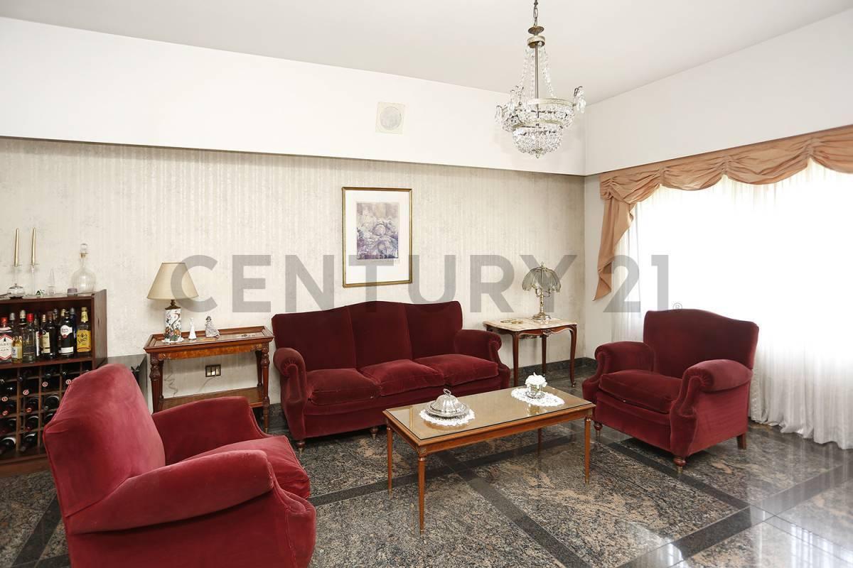 Foto de HERMOSA CASA EN VENTA EN MORENO CENTRO CON DETALLES DE CATEGORIA -APTA, imagen 4