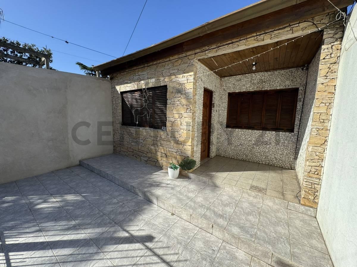 Foto de VENTA HERMOSA CASA EN MORENO-3 AMBIENTES –, imagen 1