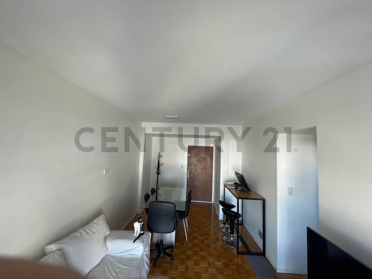 Foto de DEPARTAMENTO EN VENTA, 2 AMBIENTES, CON COCHERA y BAULERA, CON RENTA, imagen 2
