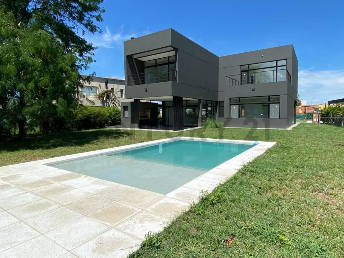 Foto de CASA CON PILETA PARQUIZADA, imagen 5