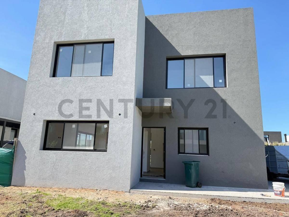 Foto de DESTACADA CASA DE 6 CUARTOS EN LAGOON, imagen 1