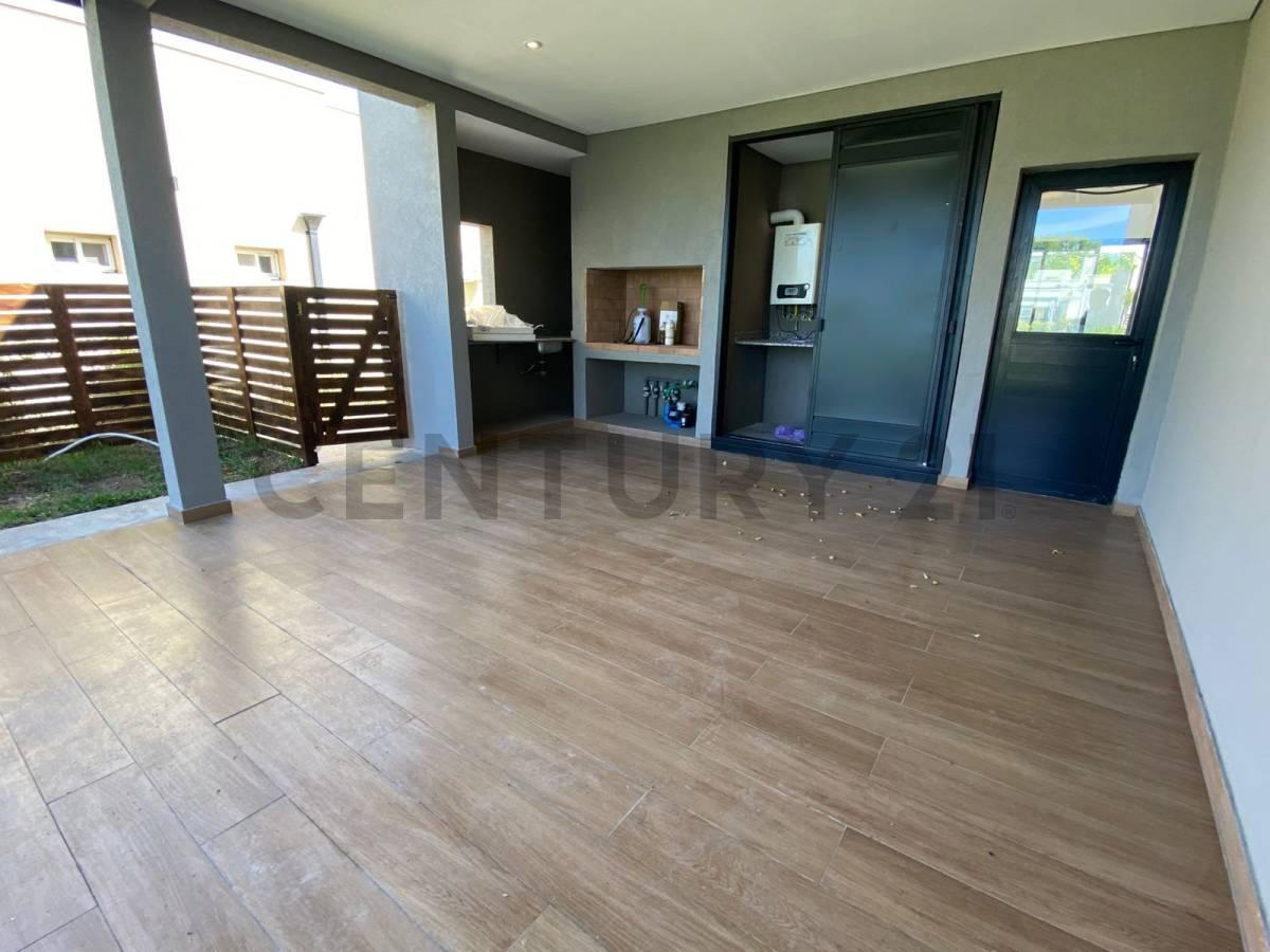 Foto de CASA CON PILETA PARQUIZADA EN SAN RAMON, imagen 1