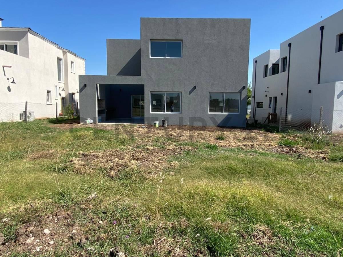 Foto de CASA MINIMALISTA EN SANTA LUCIA, imagen 4